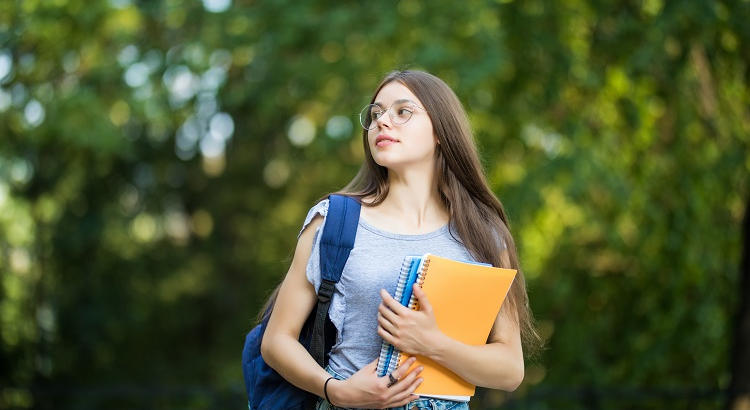 La Comunidad de Madrid abre el plazo de las becas Segunda Oportunidad para retomar estudios: estos son los requisitos