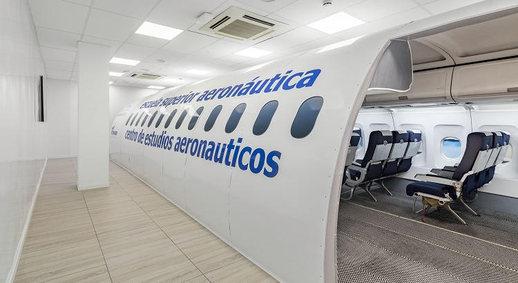 Centro de Estudios Aeronáuticos CEAE para hacer despegar tu carrera como tripulante de cabina