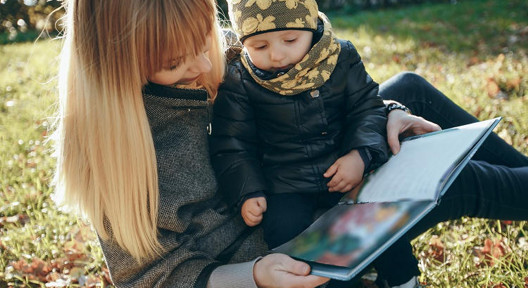 Las madres tienen el doble de influencia lingüística en sus hijos que los padres según Concordia University